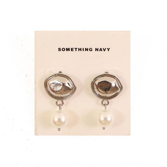 Something Navy Nordstrom Earrings Imitation Pearl Drop Silver Color NWT B13 - Picture 3 of 4